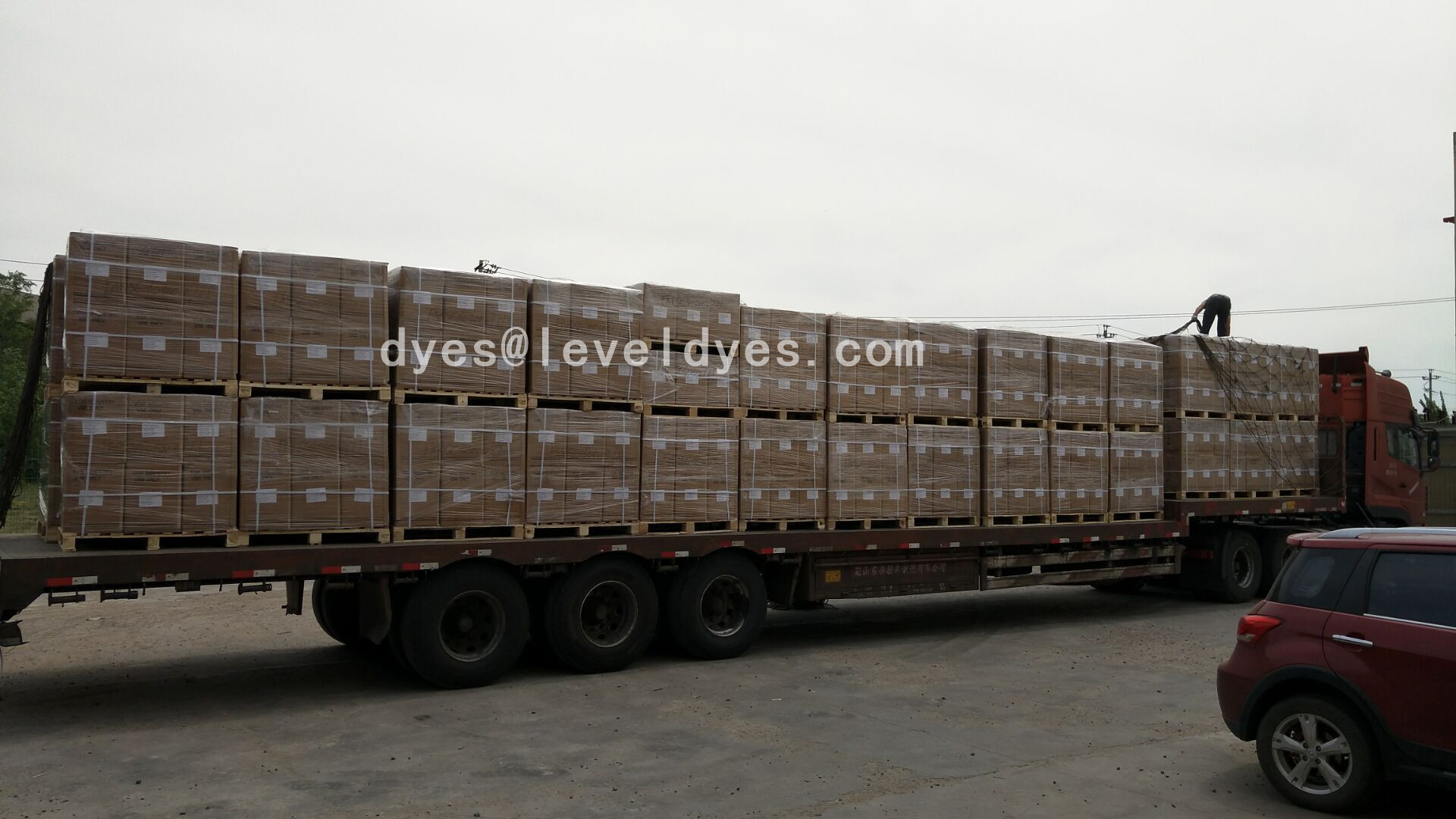 carton packing in truck
